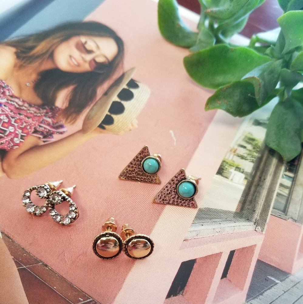 💥SOLD OUT 💥Petite earings with any Purchase